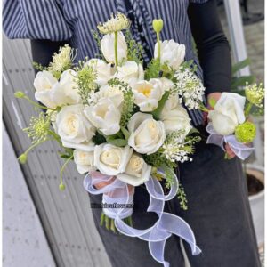 Bó hoa cưới tulip trắng mix hoa hồng trắng - HC104