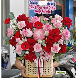 Giỏ hoa chúc mừng tone đỏ hồng mix cẩm chướng hồng - HG1034